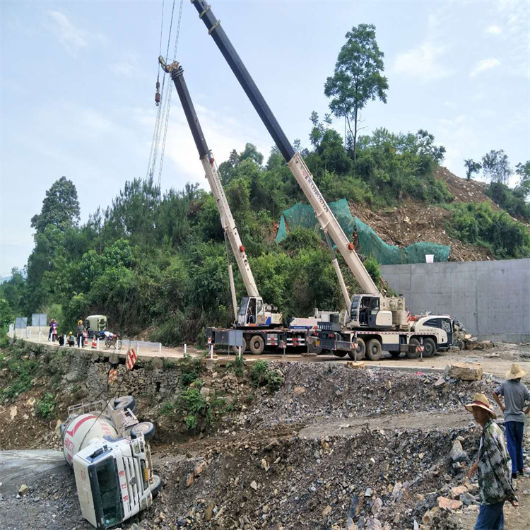 东光县汽车掉沟里叫吊车救援要多少钱
